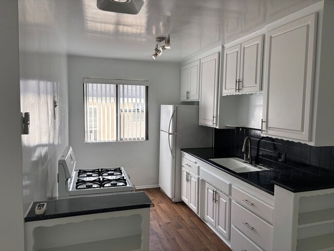 1254 Orange, Los Angeles, CA 90038 - photo 4