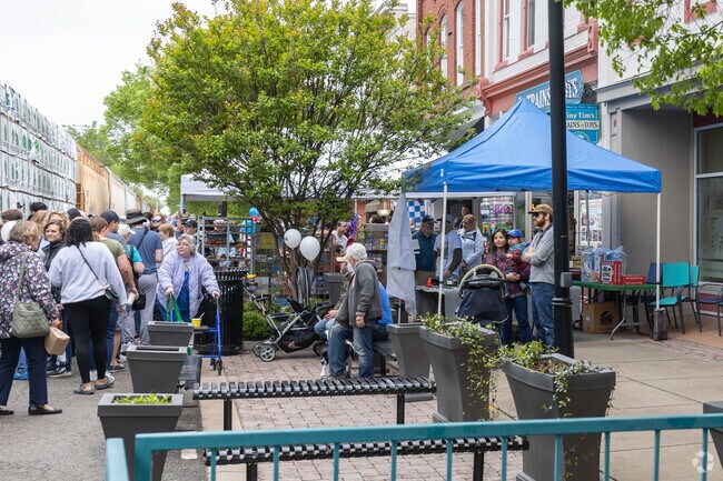 Markets are common in Downtown Ashland, bringing life to the town on the weekends.