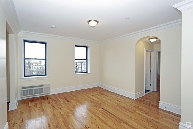 Ponciana Apartments: Contemporary Comfort and Affordable Luxury in North Bergen!, North Bergen, NJ 07047 - photo 4