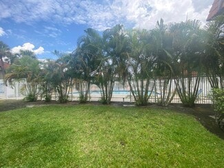 10055 NW 4th St, Pembroke Pines, FL 33024