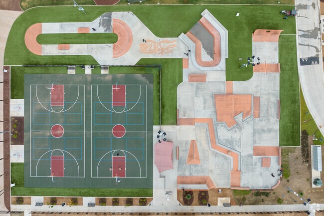 La Puente City Park offers many different activities and has multiple sports courts available.