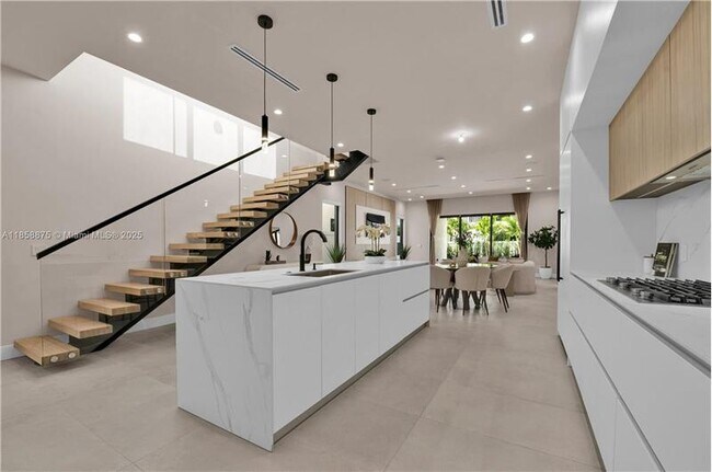 921 NE 17th Terrace, Fort Lauderdale, FL 33304 - photo 4