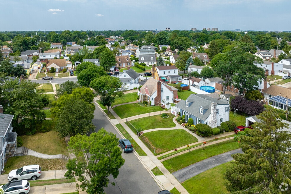 About Uniondale | Schools, Demographics, Things to Do - Homes.com