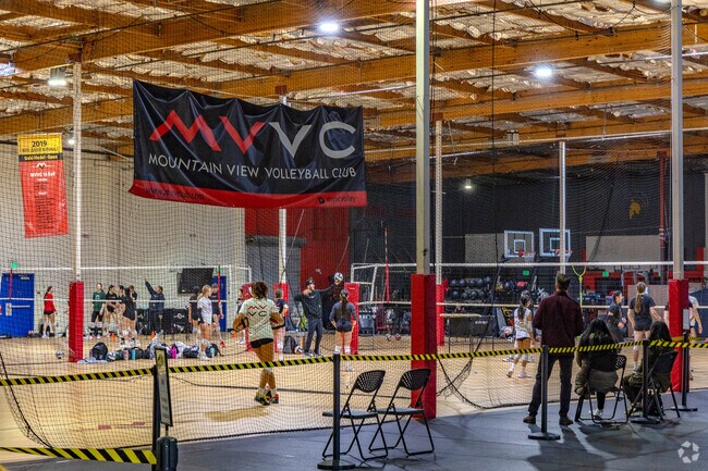 Mountain View Volleyball Club is the best workout routine nearby Snail.