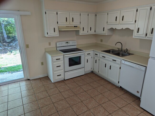 Kitchen upgraded cabinets w/tile floor