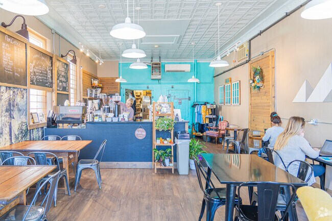 Fireside Bakes & Brews serves coffee, tea and light bites with patio seating.