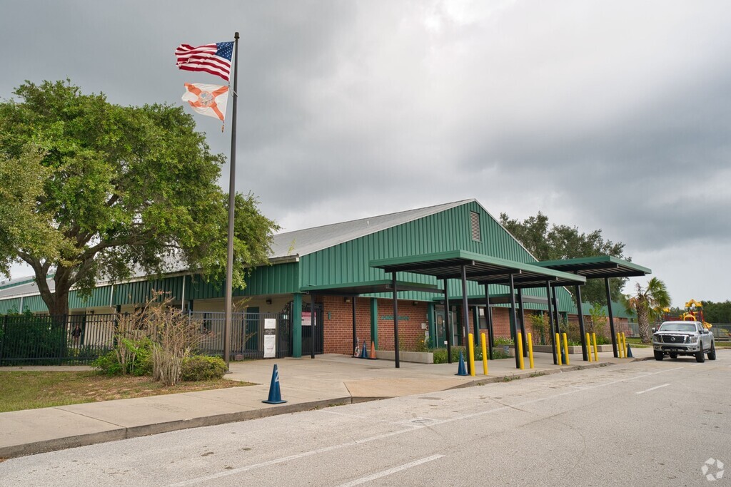 Sandhill Elementary School serves students from Pre-K through the 5th grade.