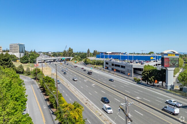 U.S. Highway 101 is borders of Crescent Park to the north.