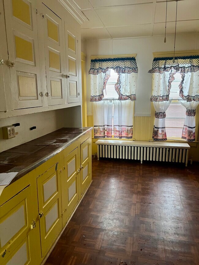 163 Market St unit 2nd Floor, Amsterdam, NY 12010 - photo 2