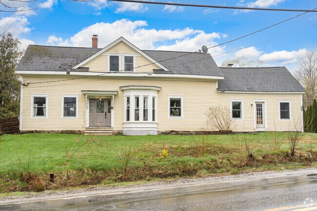 Bowdoinham homes usually feature large lawns and come in a variety of styles.