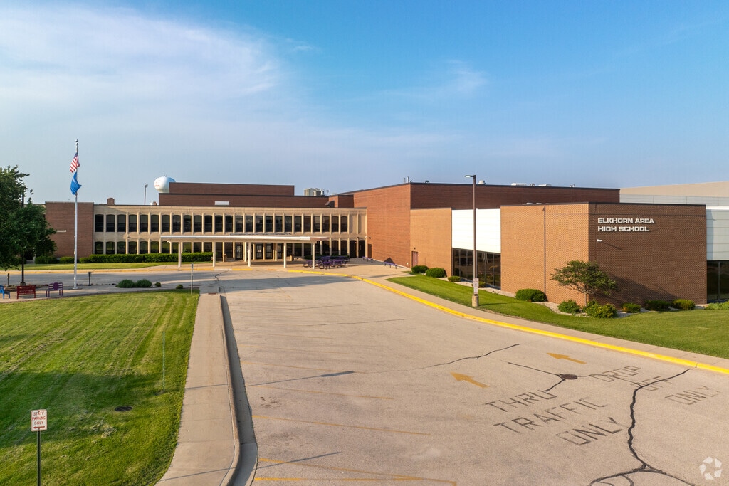Elkhorn Area High School has 941 students with a student-teacher ratio of 15 to 1.