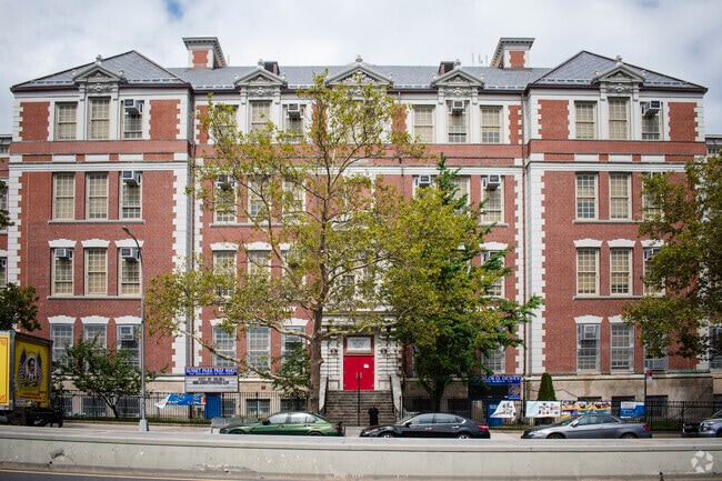 Located in District 15, Sunset Park is home to 19 schools, including public and private options.