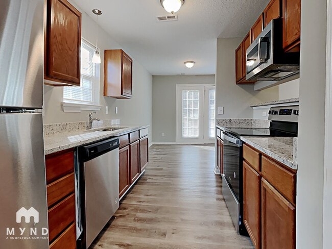 10922 Olde English Dr, Charlotte, NC 28216 - photo 3