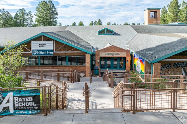 Manuel De Miguel Elementary School has great teachers and staff.