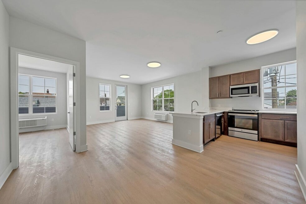 Central Parker Crossing, Clifton, NJ 07011 - photo 1