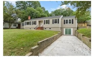 132 Chesterfield Ave, Colonial Heights, VA 23834