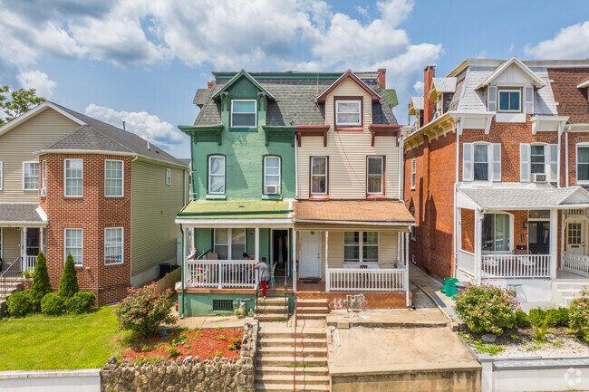 Twin homes are one of the most common home types in Sixth Ward.