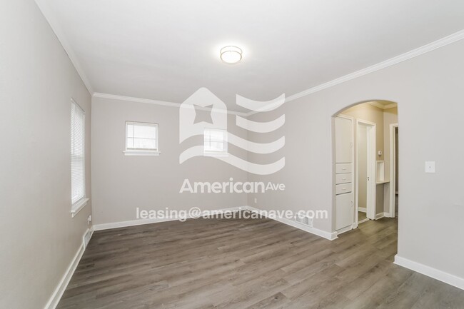 813 W Melbourne Ave, Peoria, IL 61604 - photo 3