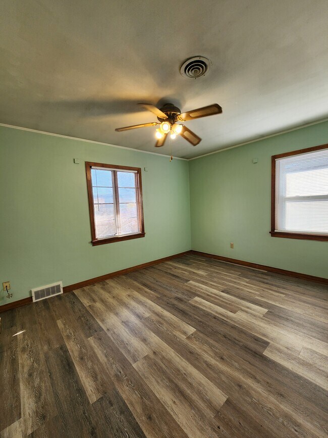 815 East Ave S, Lyons, KS 67554 - photo 5