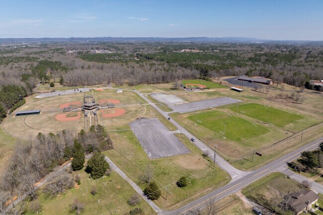 Vivian Lee Maddox Sports Complex in Rainbow City, Alabama has several baseball diamonds and soccer fields.