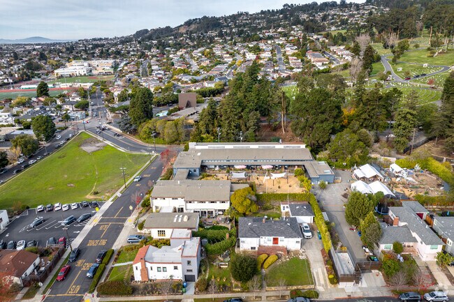 Golestan/Tehiyah Day School  challenges and encourages children to learn.