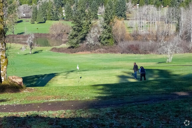 Circle Bar Golf Club is a favorite for golf enthusiasts in Oakridge.