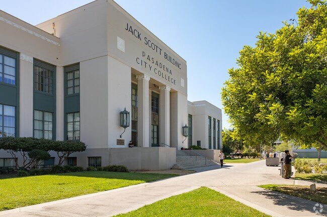 Pasadena City College is also just a few blocks away and is a great place to stroll.