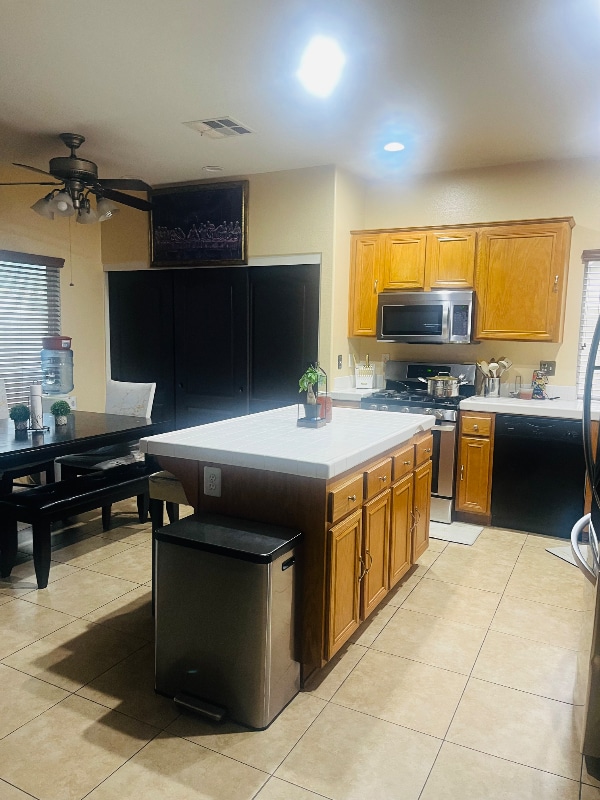 806 Early Dawn Way, San Jacinto, CA 92582