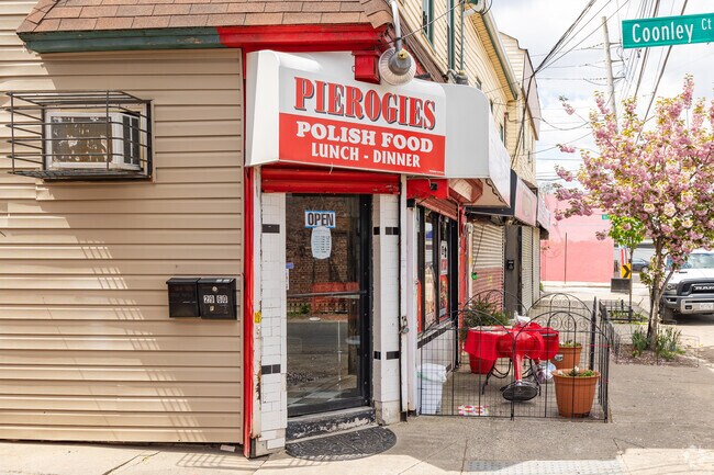 Mariners Harbor residents like to go to L&B Homemade Food for authentic Polish meals.