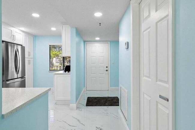 7076 Huntington Ln, Delray Beach, FL 33446 - photo 3