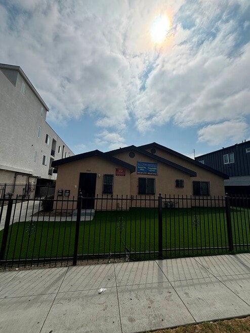 6808 Brynhurst Ave, Los Angeles, CA 90043 - photo 1