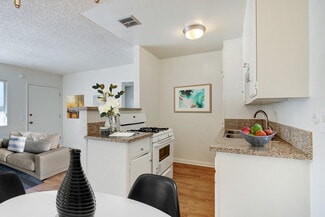 7242 De Soto Ave, Canoga Park, CA 91303