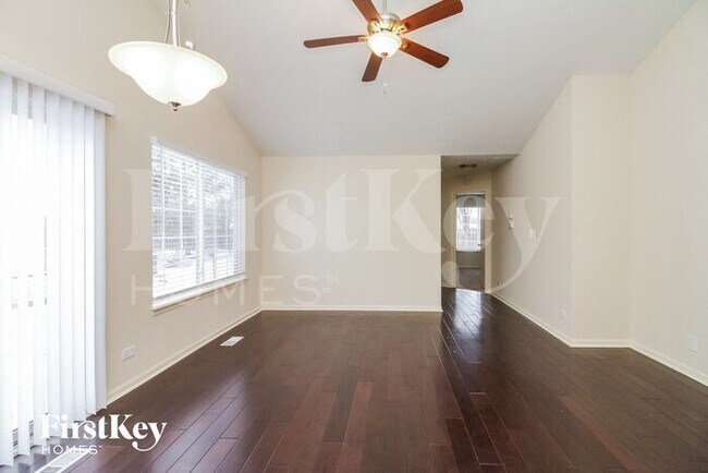 3023 Impressions Dr, Lake In the Hills, IL 60156 - photo 4