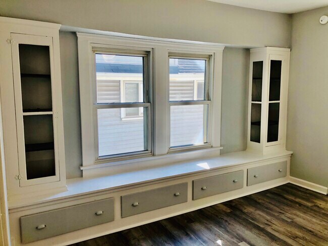 2410 W 10th St unit Up, Cleveland, OH 44113 - photo 4