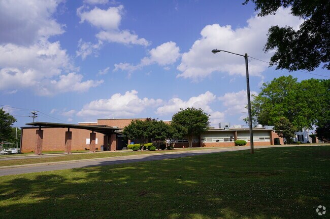 Athens Elementary School has a student-teacher ratio of 18-1.