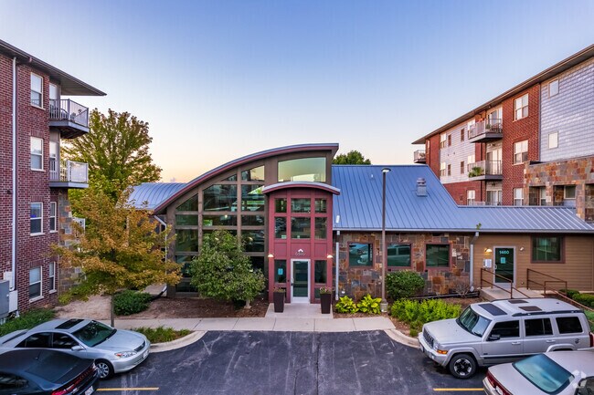 Six Points Apts, West Allis, WI 53214 - photo 4