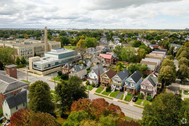 Abbott McKinley is mostly residential but has plenty of retail for daily needs.