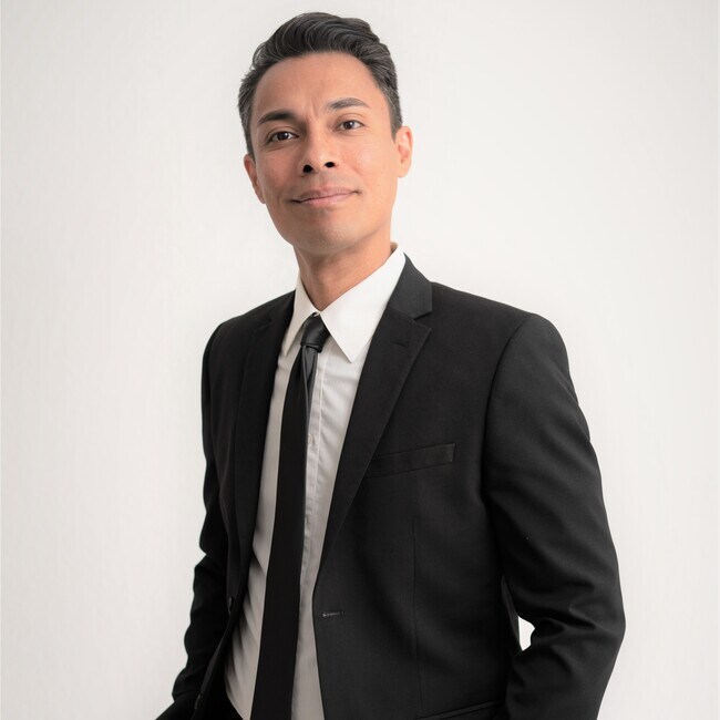 Agent Photo