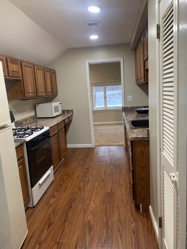 16933 Northville Rd unit 2, Northville, MI 48168 - photo 6