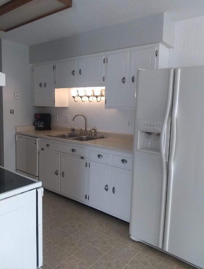 Another view of the kitchen & appliances