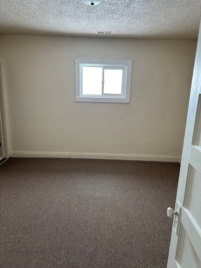 Sands Motel, Walsenburg, CO 81089 - photo 4