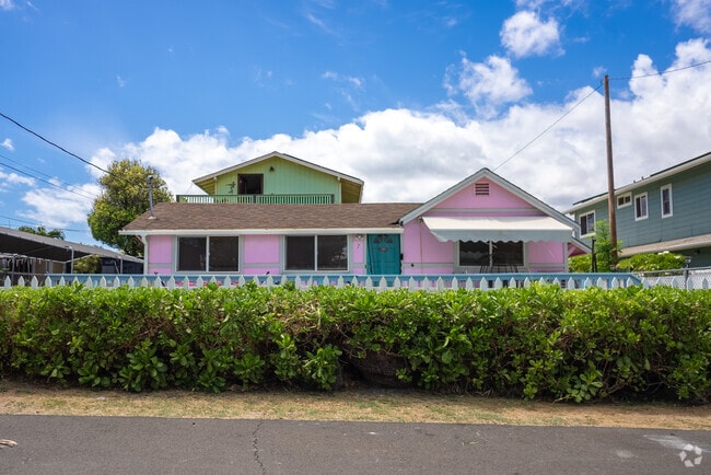 Many homes in Ewa Beach are within a few minutes walk of the beach.