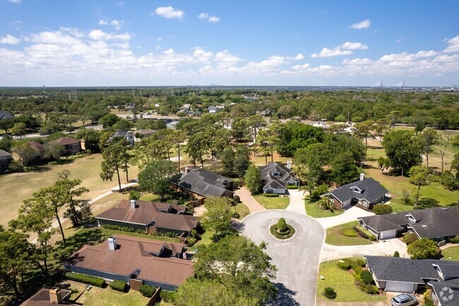 Friendly cul de sacs can be found in the Hidden Hills neighborhood.