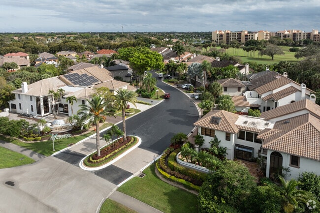 Homes and landscapes in Boca Pointe are very well-kept and maintained.