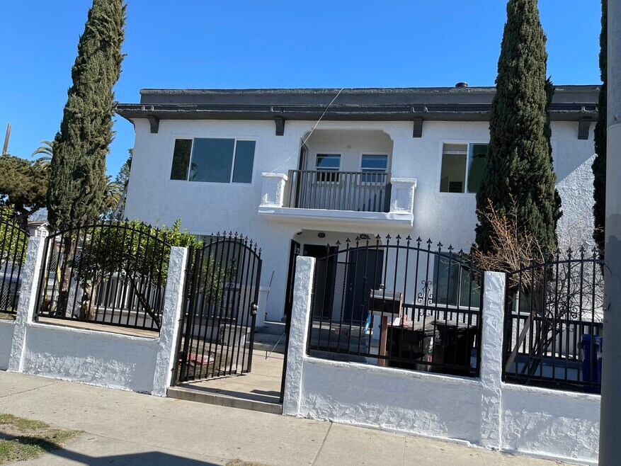 4606 S Normandie Ave unit Bottom 2, Los Angeles, CA 90037 - photo 1