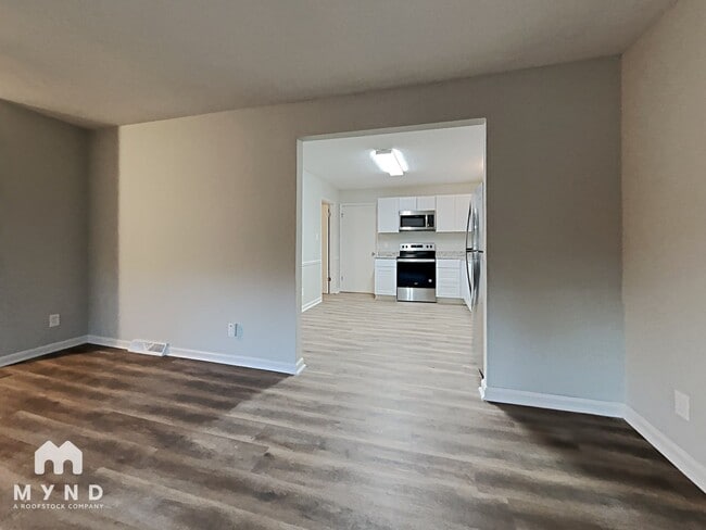 6600 Barrington Dr, Charlotte, NC 28215 - photo 5