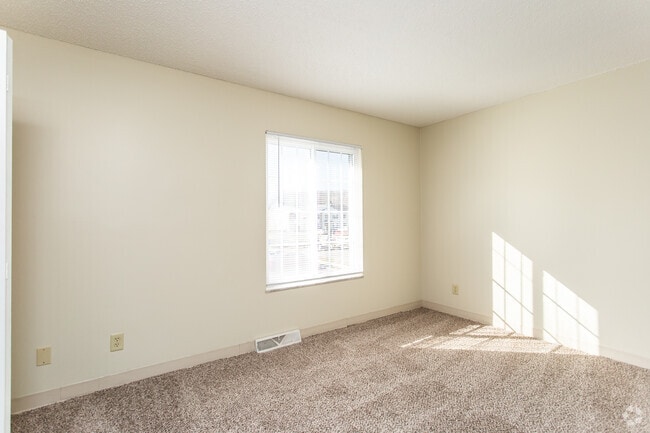 3BR, 1BA - 919 SF - Townhome B