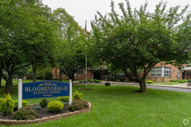 Bloomingdale Avenue School is a K-2 elementary school and has a 14:1 student-to-teacher ratio.