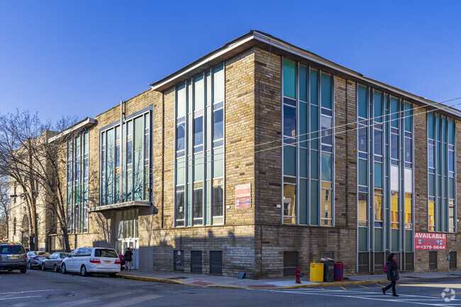 George Washington School educates approximately a total of 200 students in an academic year.