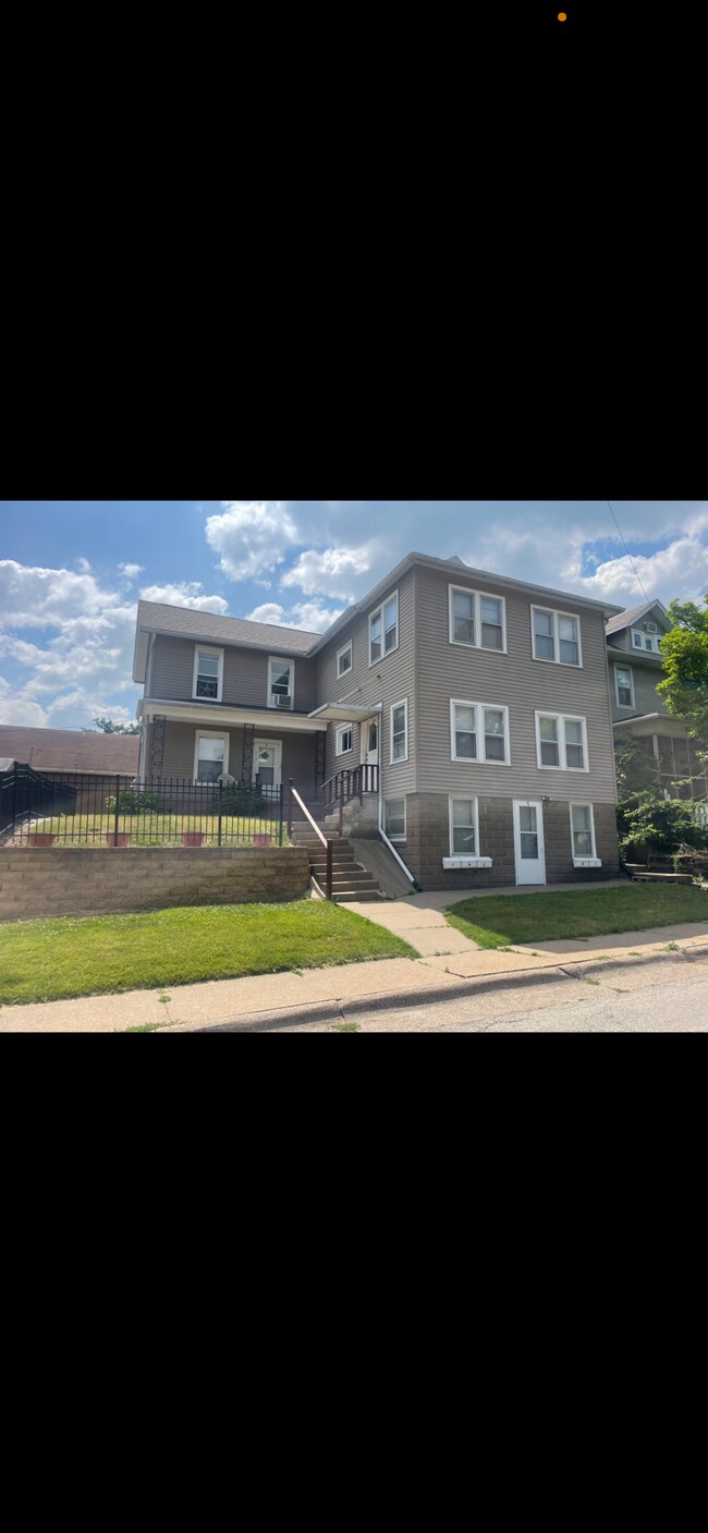 612 Chestnut St Unit 4, Muscatine, IA 52761